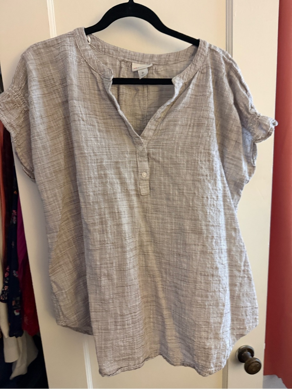 Liz Claiborne Light Gray Striped Split-Neck Tunic